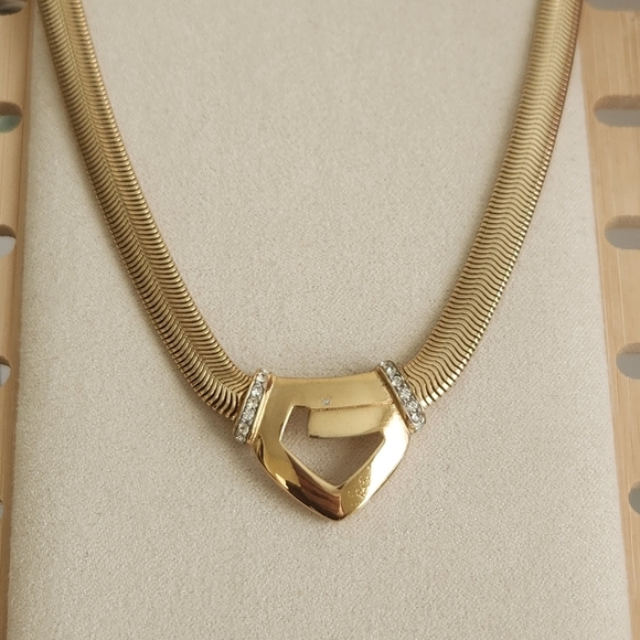 GIVENCHY Elegant Gold Necklace with Rhinestone Accents - Picture 2 of 6